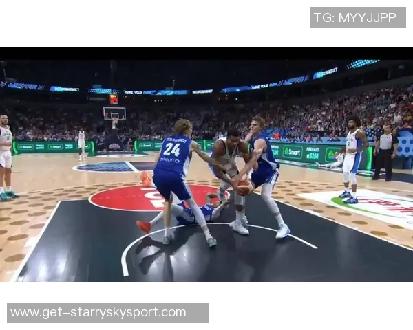 字母哥上半场表现平平仅得10分3板3助2断球队需更强支持 字母哥上半场表现平平仅得10分3板3助2断球队需更强支持