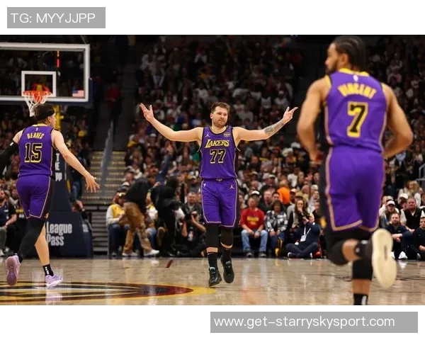 东契奇首节表现轻松自如7投4中斩获13分2板3助1断1帽展现全能实力