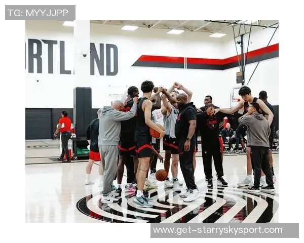 媒体人分析杨瀚森生涯开局受限于开拓者整体节奏不协调问题 媒体人分析杨瀚森生涯开局受限于开拓者整体节奏不协调问题