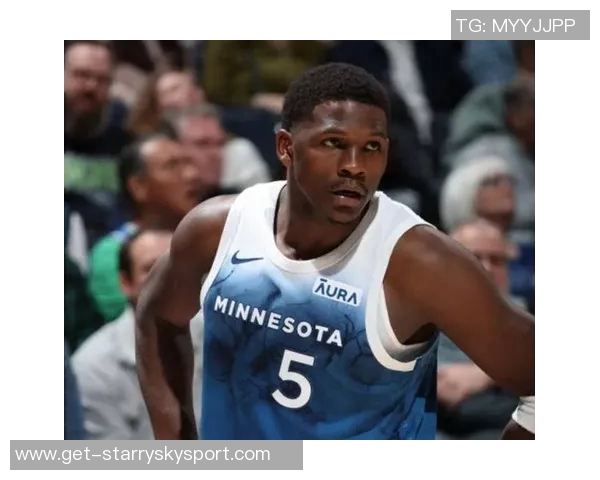 爱德华兹复出状态低迷半场仅得5分2助攻表现令人失望 爱德华兹复出状态低迷半场仅得5分2助攻表现令人失望