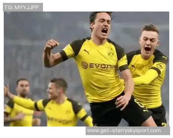 多特蒙德球迷抗议赛程不公导致与奥格斯堡比赛频繁中断