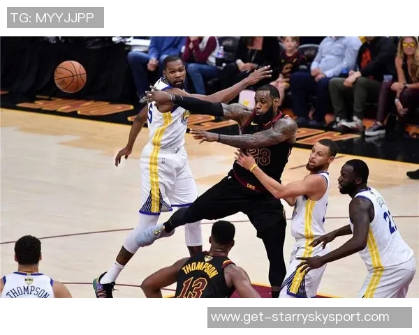 詹姆斯助攻总数已达13699次距离超越保罗仅差80次