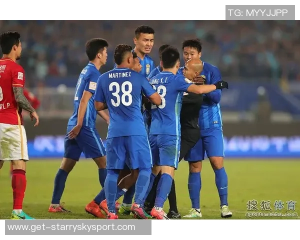 广岛外援半场结束后挑衅高天意引发双方冲突场面火爆