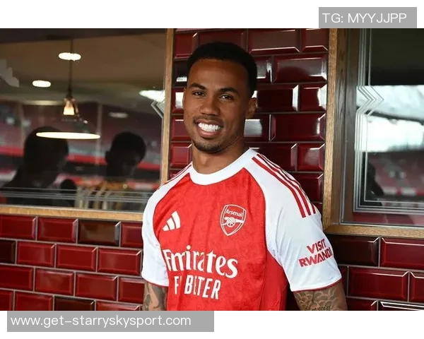 15岁小将JJ加布里埃尔与传奇教练弗格森合影感慨荣幸之至