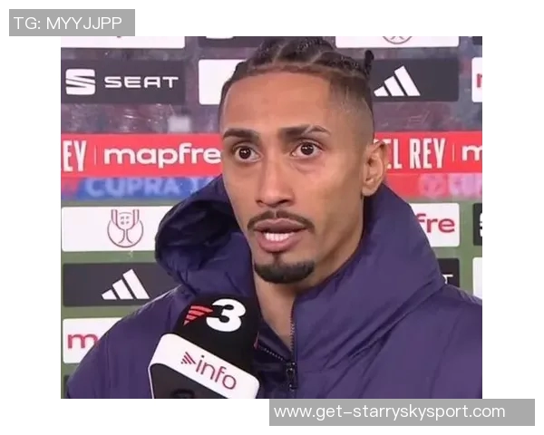 拉菲尼亚在社交媒体发声鼓励球队为团队表现感到自豪尽管进球艰难